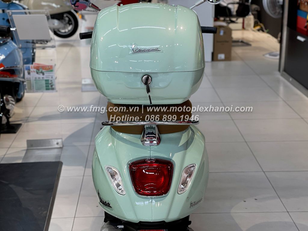 Thùng Đồ 36L Vespa GTS & Vespa GTV - Verde Relax 350/A - CM273351 chính hãng tại Motoplex Hanoi | FMG.COM.VN