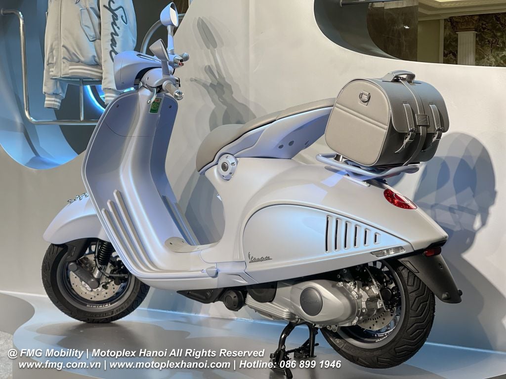 Bộ Giá Đỡ Túi Sau Vespa 946 Snake (Rear Bag Support) - 1B012510 chính hãng tại FMG Mobility | Motoplex Hanoi