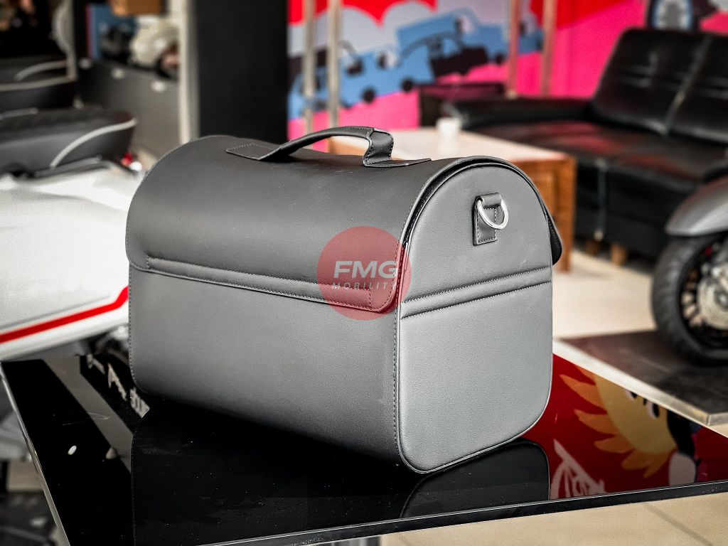 Túi Da Sau Vespa 946 Bunny Cap Cấp 30 Lít - 1B011613 tại FMG Mobility | Motoplex Hanoi