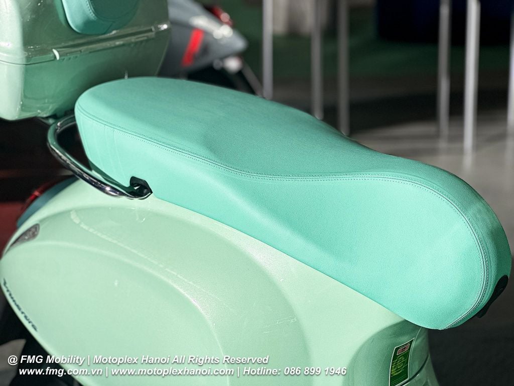 Vespa Primavera 2025 cho nữ với tư thế ngồi thoải mái, yên xe thiết kế êm ái