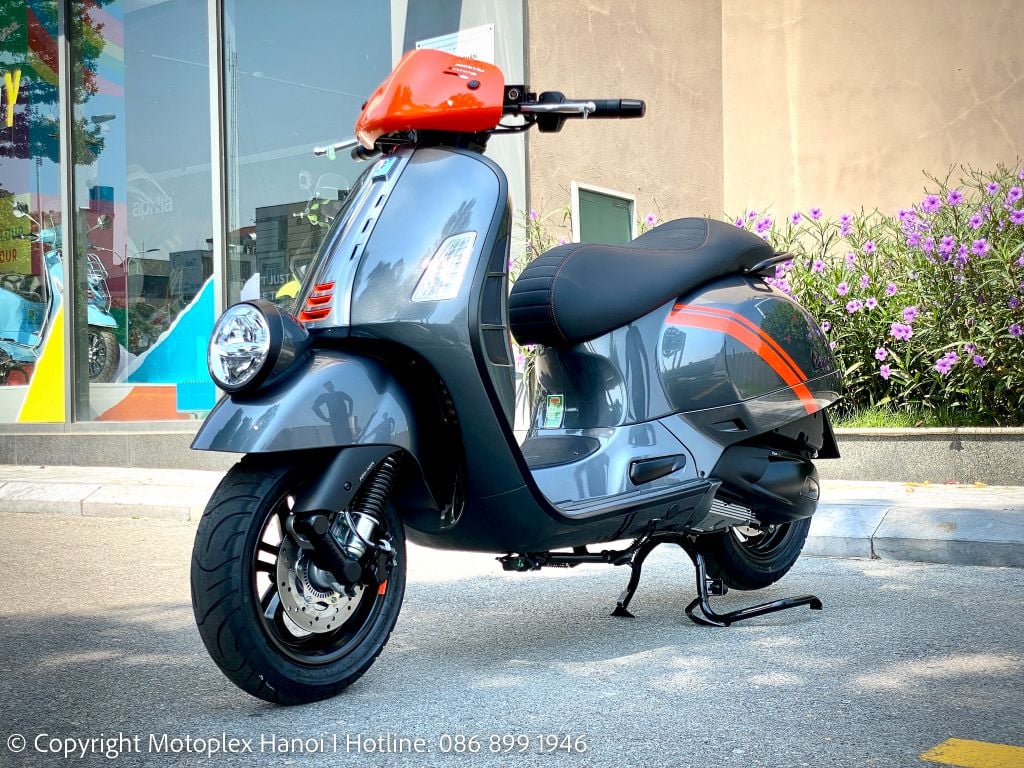 Vespa GTV màu Xám Titan Grey Titanio tại Motoplex Hanoi