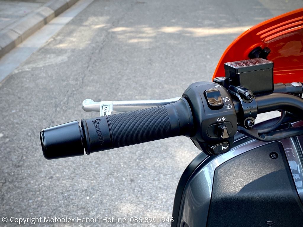 Các phím công tắc được tích hợp hoàn hảo và quản lý&nbsp;xe đơn giản, ngay tức thì