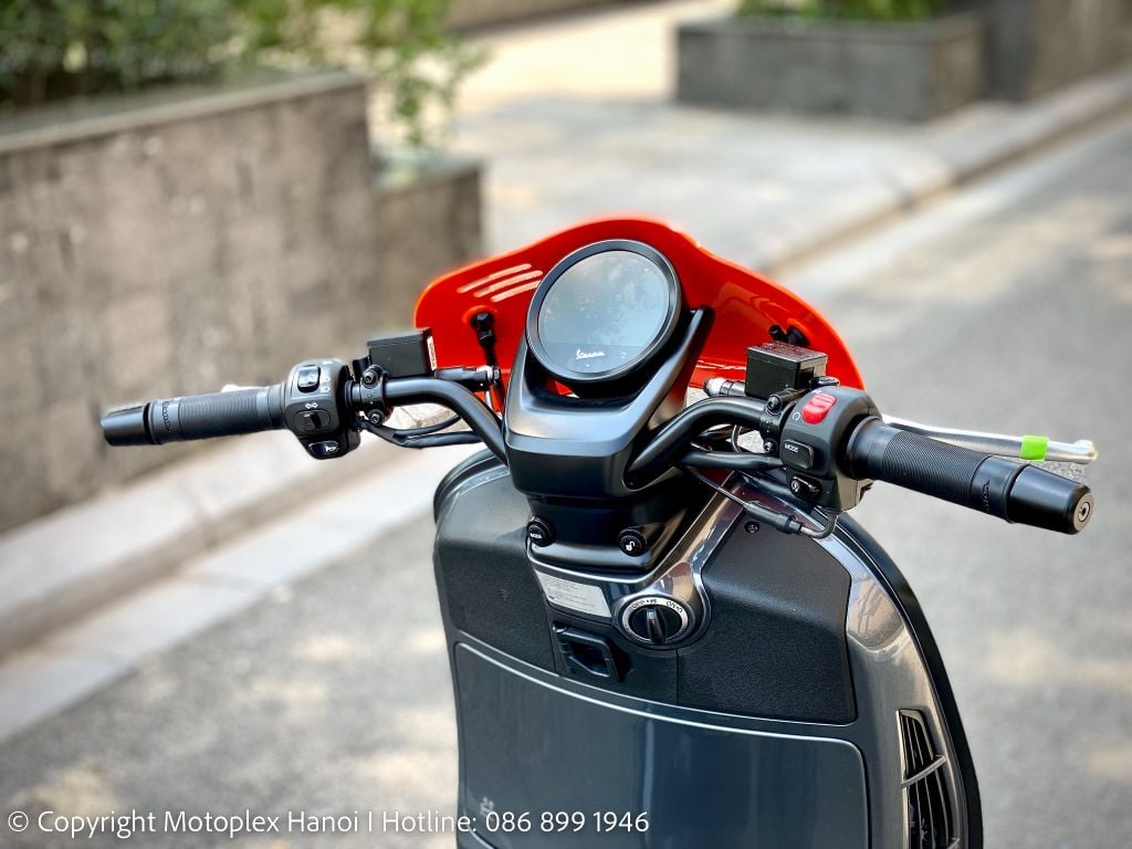 Vespa GTV 2023 màu Xám Titan GREY TITANIO tại Motoplex Hanoi