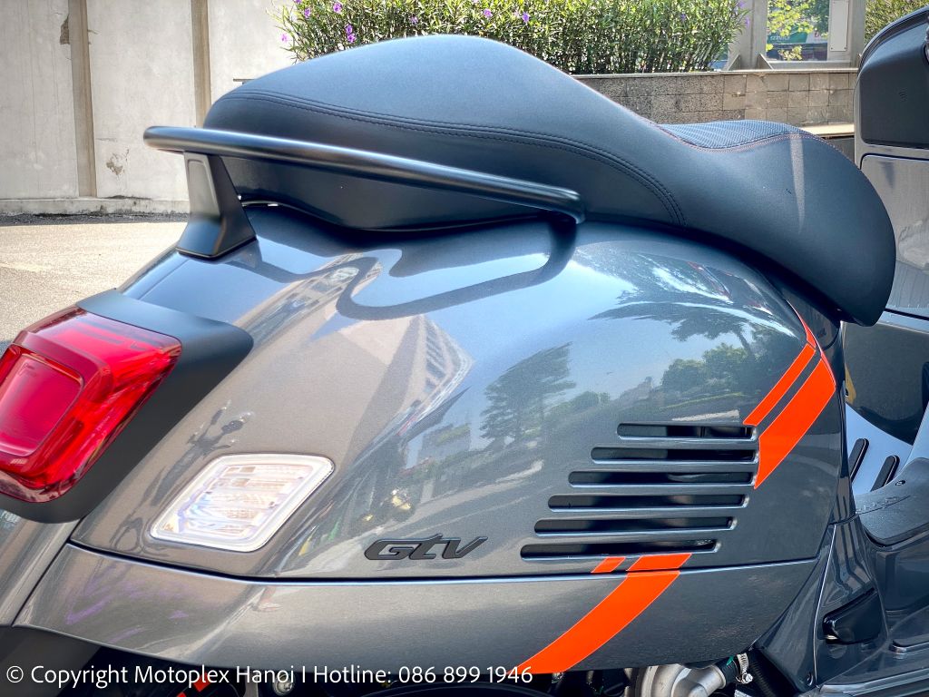 Vespa GTV 2023 màu Xám Titan GREY TITANIO tại Motoplex Hanoi