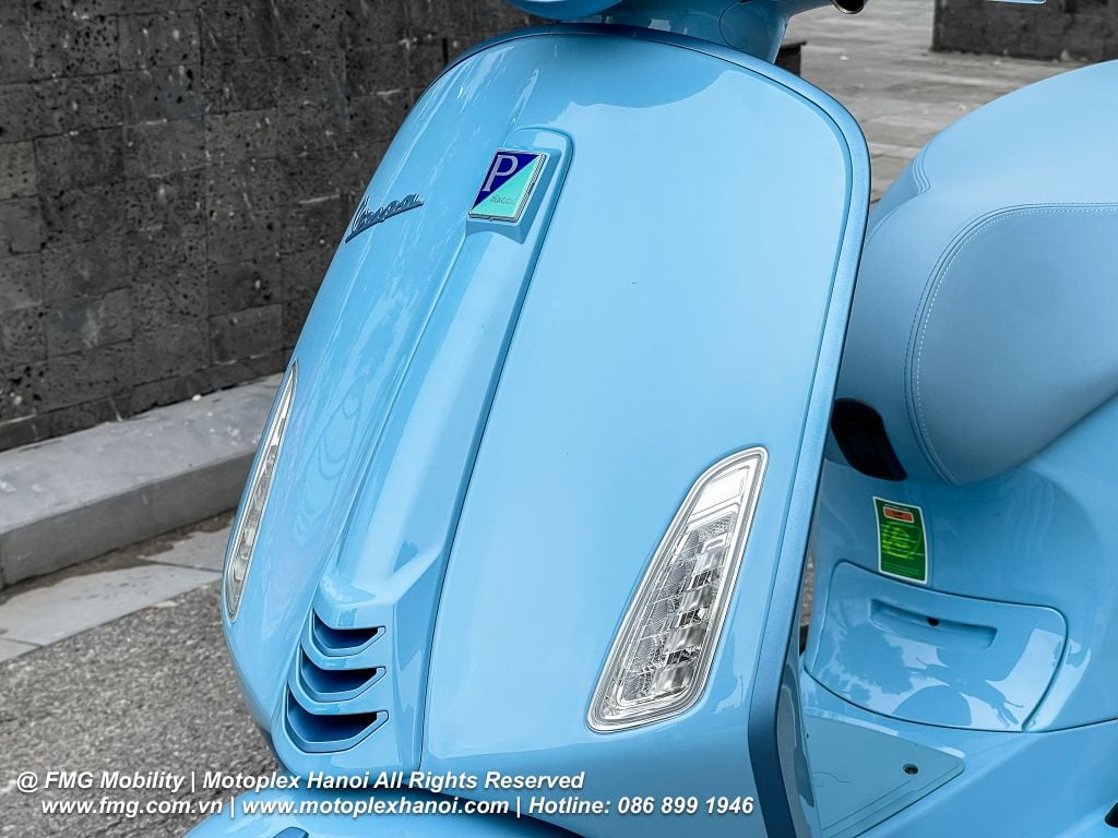 Cà vạt và hốc hút gió được phối màu sơn&nbsp;nổi bật 