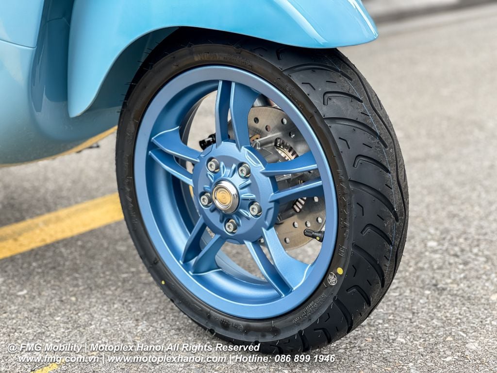 Mâm xe 12-inh 5 chấu&nbsp;kết hợp với đĩa phanh trước đường kính 200mm