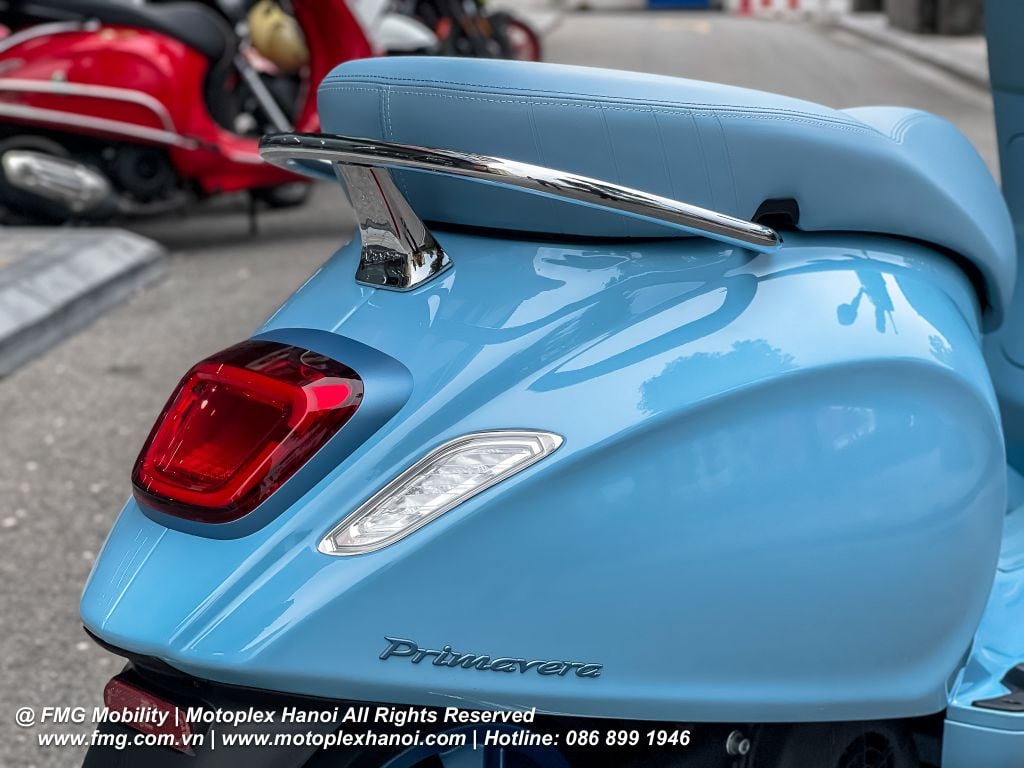 Tem xe Vespa Primavera mới nổi bật