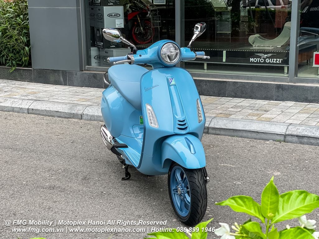 Các đường nẹp viền cùng tone&nbsp;chạy xung quanh xe mang lại sự tinh tế tổng thể cho xe