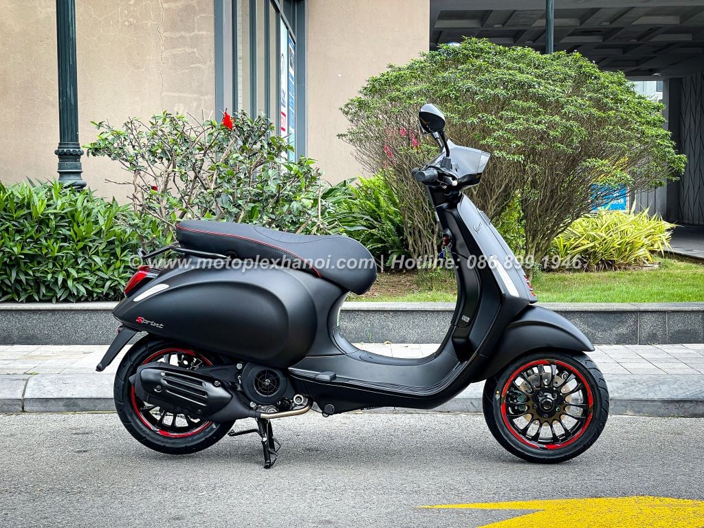 Vespa Sprint 125cc Carbon chính hãng tại Motoplex Hanoi