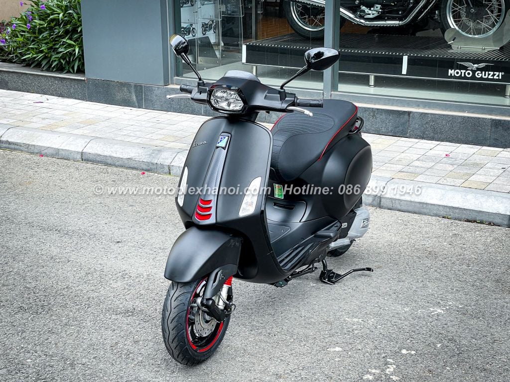 Vespa Sprint 125cc Carbon chính hãng tại Motoplex Hanoi