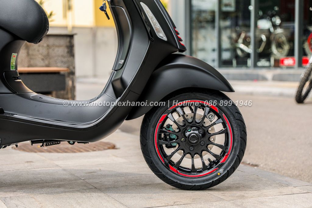 Vespa Sprint 125cc Carbon chính hãng tại Motoplex Hanoi