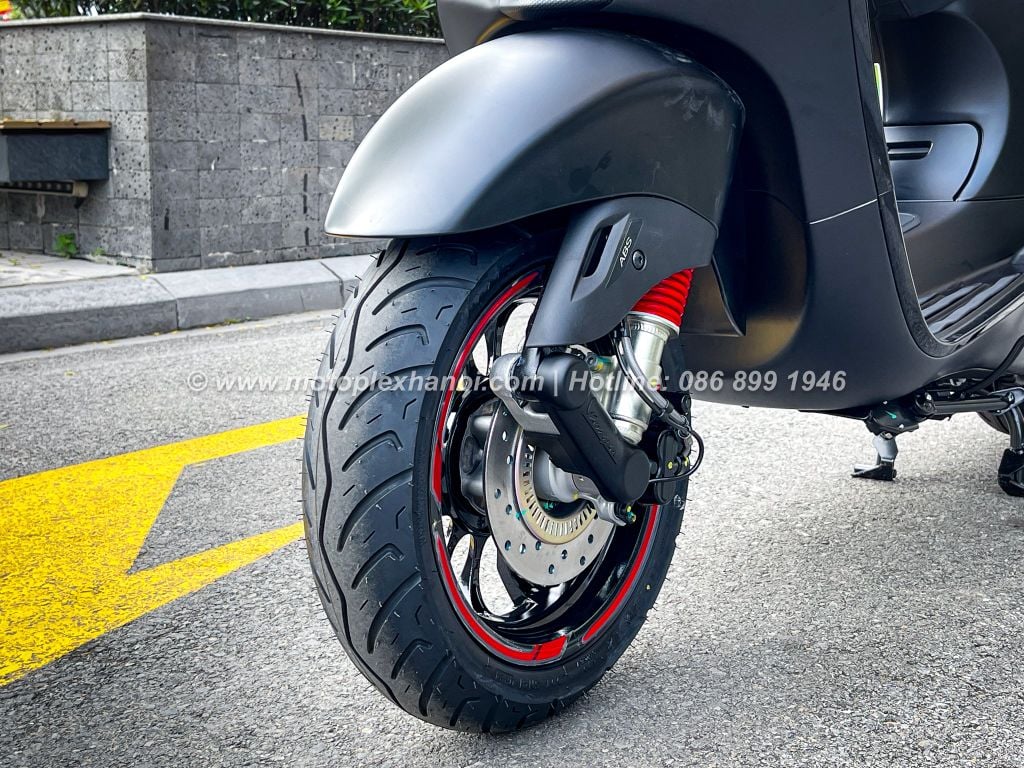 Vespa Sprint 125cc Carbon chính hãng tại Motoplex Hanoi