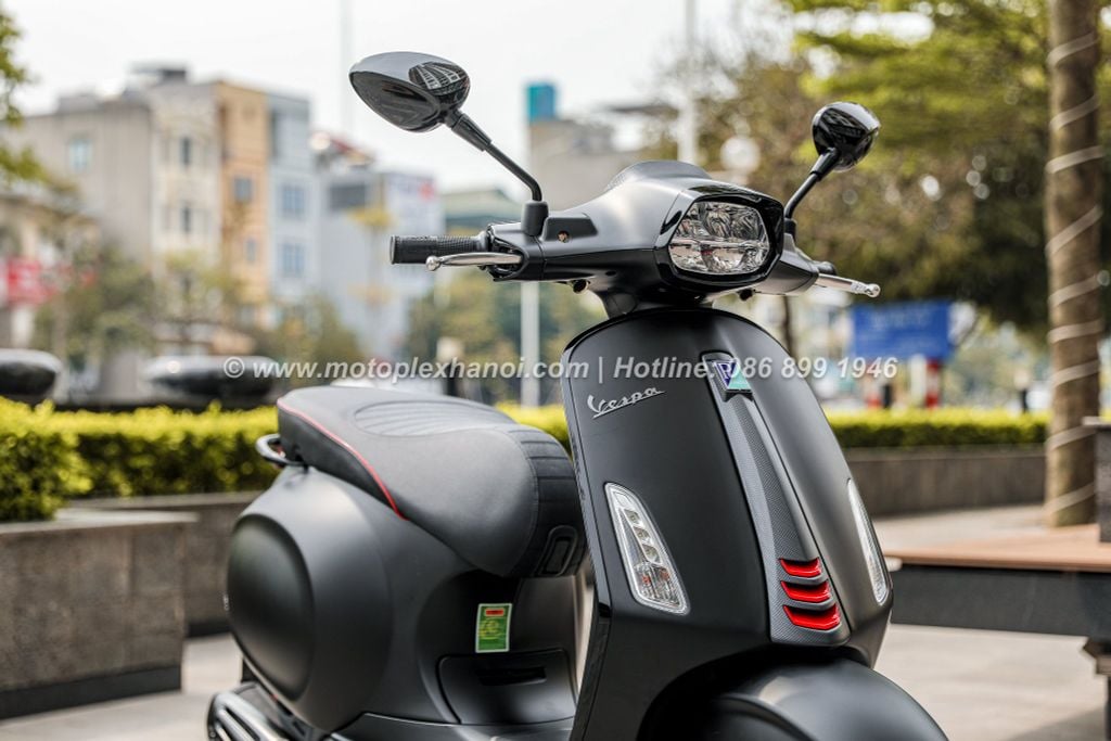 Vespa Sprint 125cc Carbon chính hãng tại Motoplex Hanoi