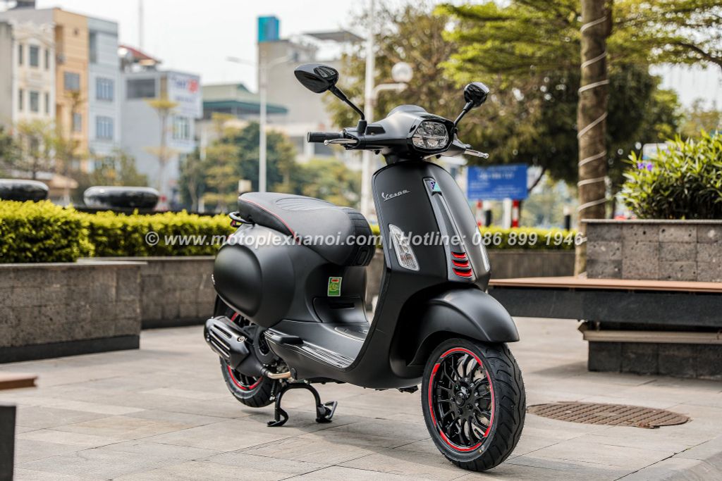 Vespa Sprint 125cc Carbon chính hãng tại Motoplex Hanoi