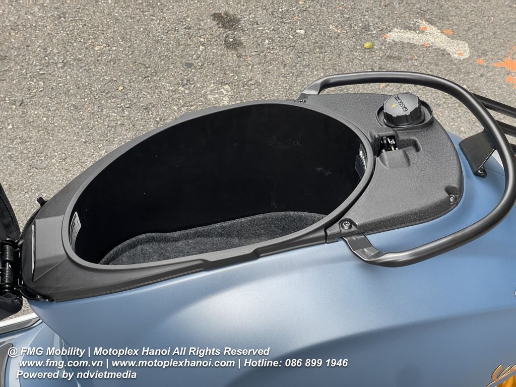 Vespa Sprint Officina 8 chính hãng tại FMG Mobility | Motoplex Hanoi