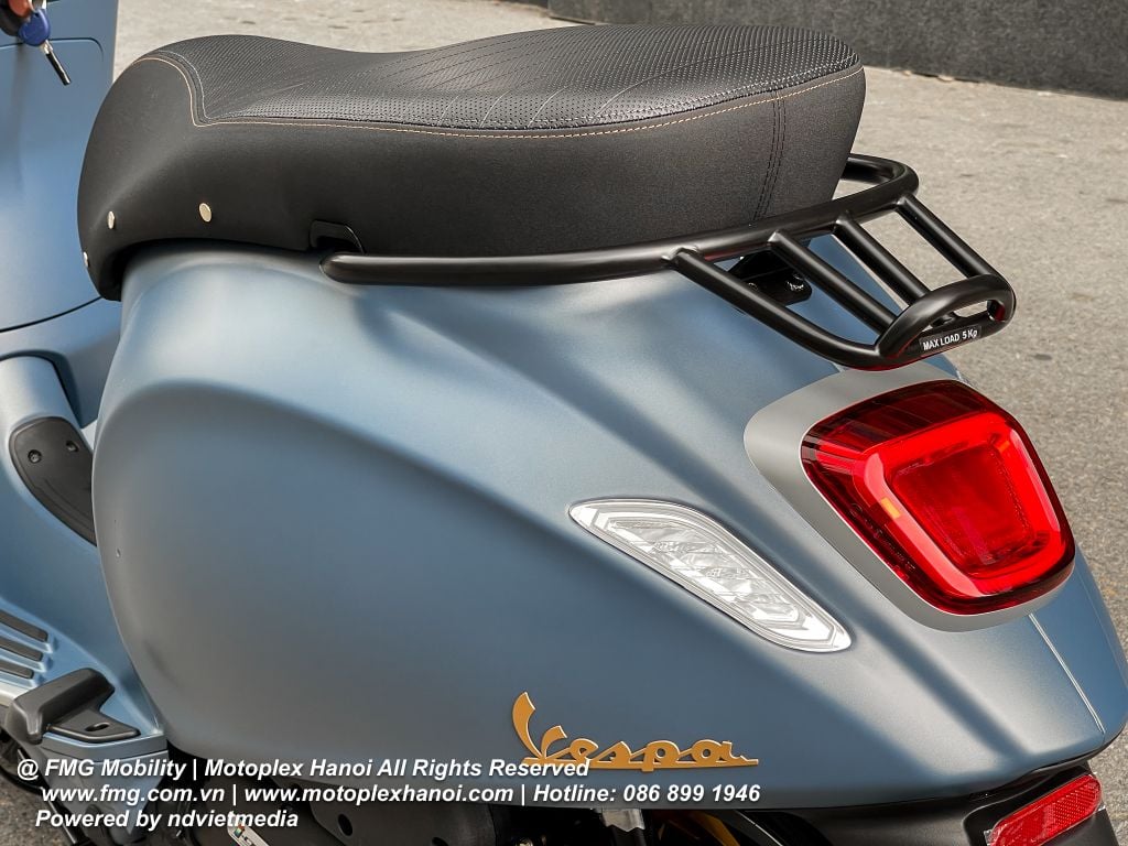 Cụm đèn xi nhan điều hướng cũng được thiết kế Led đảm bảo chiếu sáng và an toàn khi đi trên đường