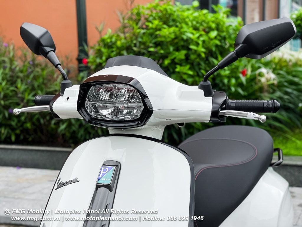 Phần đầu đèn Vespa Sprint S 125 - 2025 được thiết kế hình đa giác
