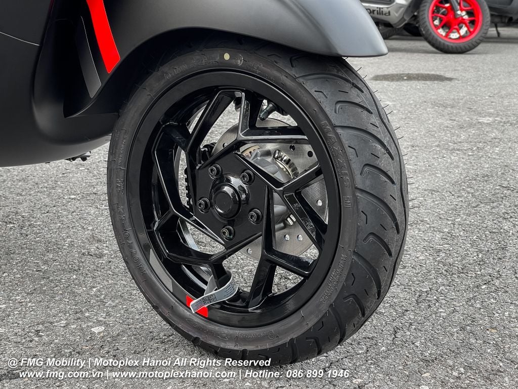 Mâm xe 12-inh đa chấu kết hợp Hệ thống chống bó cứng phanh ABS giúp lái xe an toàn