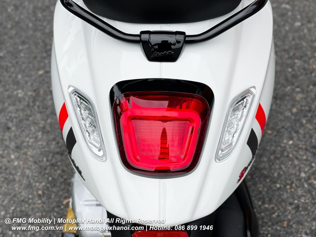 Cụm đèn hậu Vespa Sprint S 125 - 2025 thiết kế Led hiện đại, tăng tính thẩm mỹ và an toàn
