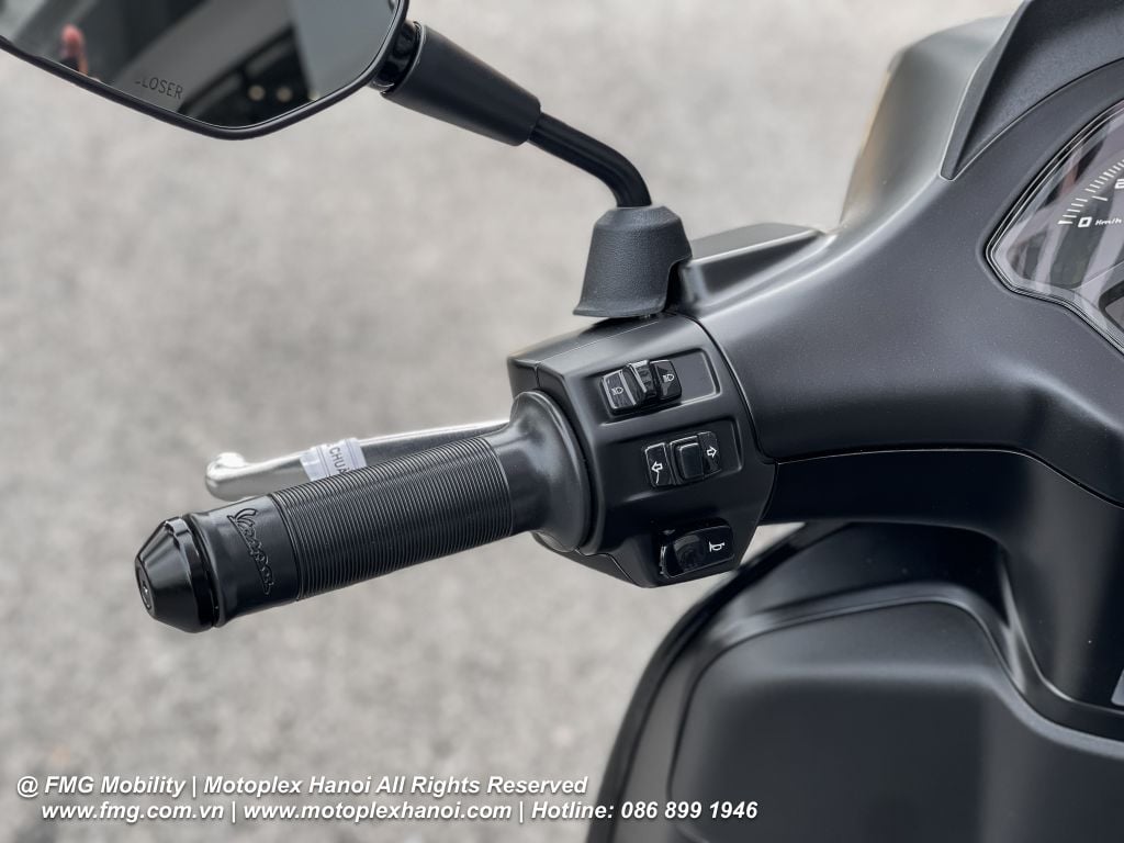 Phím điều khiển được bố trí linh hoạt trên Vespa Sprint S 150