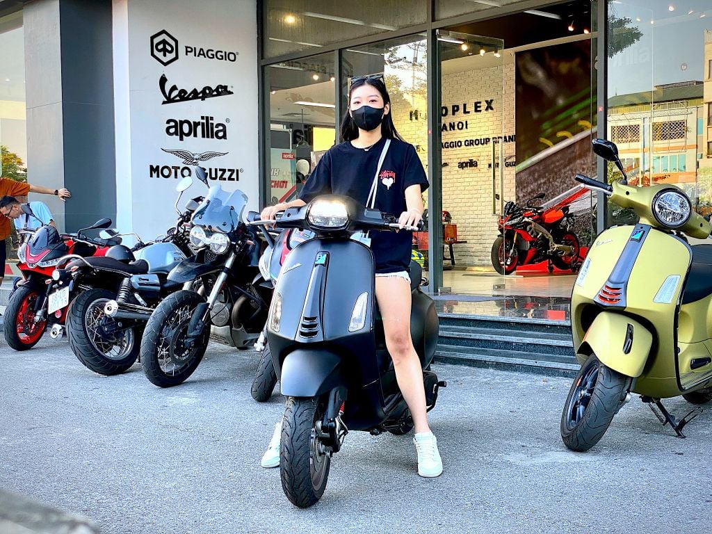 Vespa Sprint S 150 TFT hoàn toàn mới tại Motoplex Hanoi