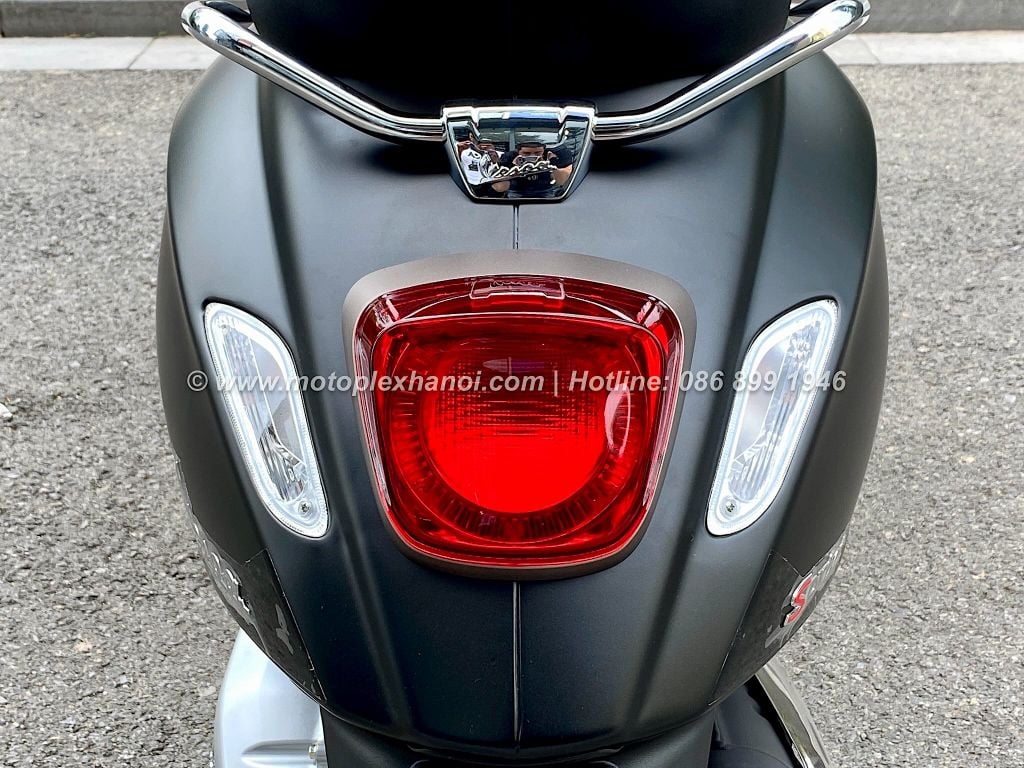 Cụm đèn hậu Full Led trên Vespa Sprint 2024