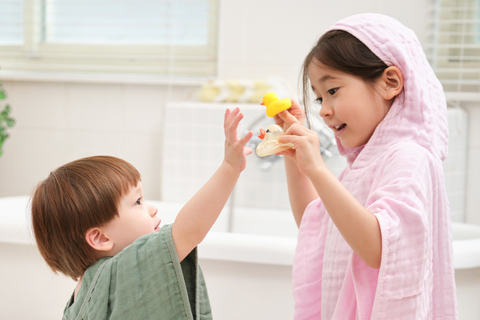 Áo Choàng Tắm L’Ange – Giải Pháp Chăm Bé Thoải Mái & An Toàn Trong Ngày Hè Nóng Bức