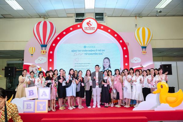 B.BOX VÀ CHUYÊN GIA GIẢI ĐÁP BỆNH TAY CHÂN MIỆNG VÀ LỜI KHUYÊN CHO BỐ MẸ