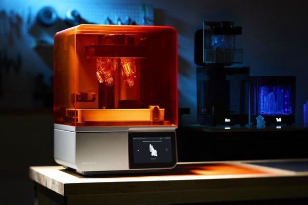 Đại diện của 3DMaker đặt mua bộ Formlab 4 đầu tiên ở Việt Nam tại sự kiện ra mắt của hãng máy in 3D đến từ USA