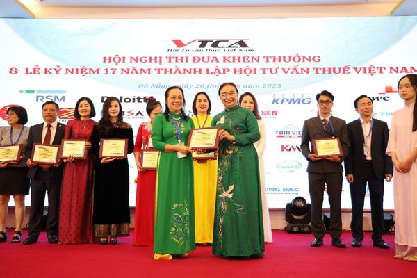 FAC VINH DỰ NHẬN BẰNG KHEN TẠI LỄ KỶ NIỆM 17 NĂM THÀNH LẬP VÀ HỘI NGHỊ THI ĐUA KHEN THƯỞNG CỦA HỘI TƯ VẤN THUẾ VIỆT NAM (VTCA)