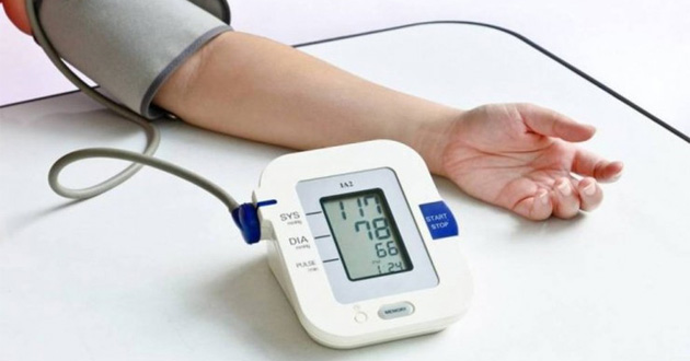 Nên sử dụng máy đo huyết áp cơ hay máy đo huyết áp điện tử?