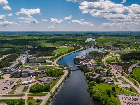 CANADA - CƠ HỘI HỌC BỔNG 100% TẠI TRENT UNIVERISTY, ĐẠI HỌC TOP 1 Ở CANADA VỀ HỌC BỔNG TRONG 20 NĂM