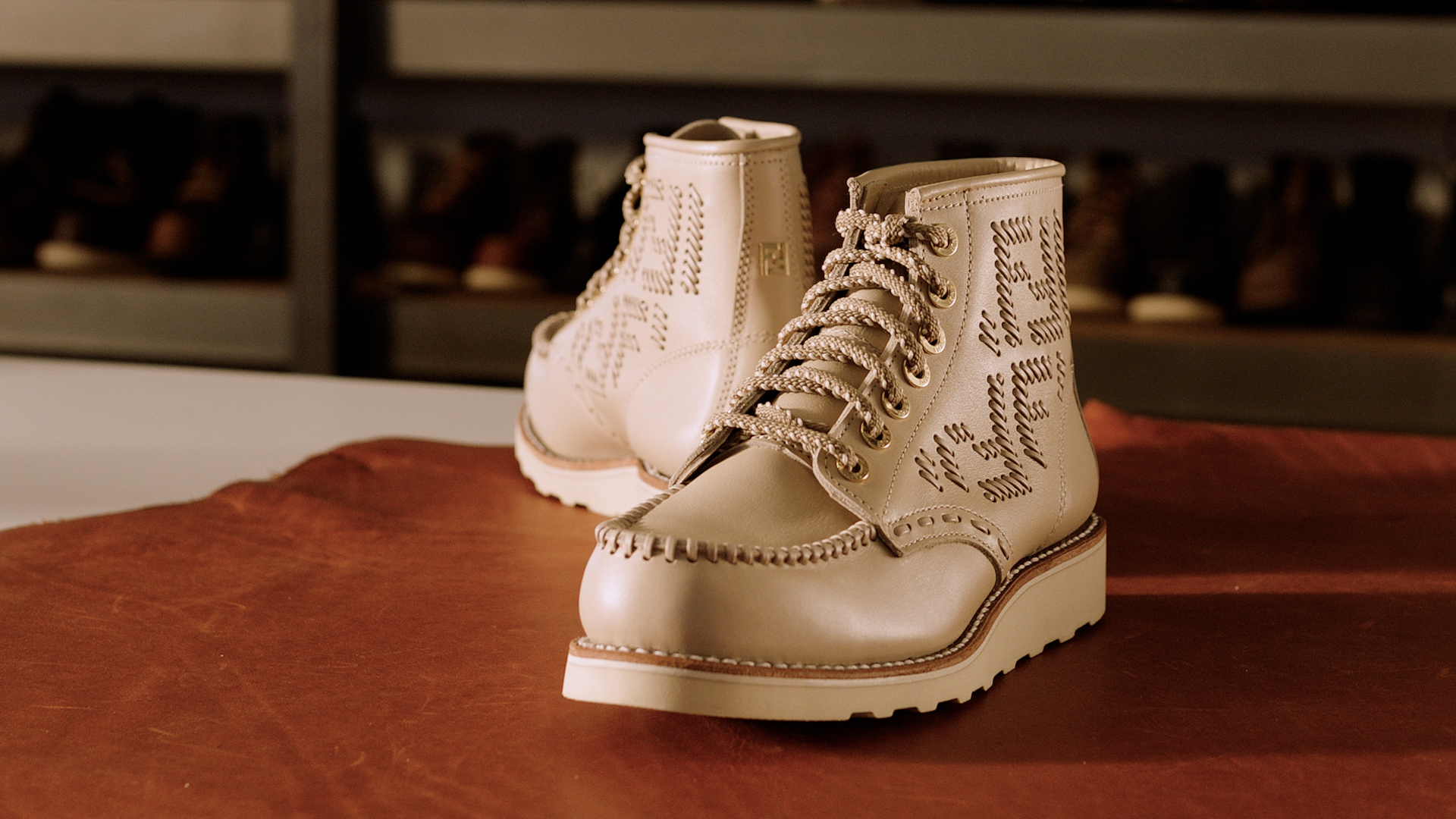 Sự kết hợp bất ngờ giữa Fendi và Red Wing tạo nên cơn sốt thời trang