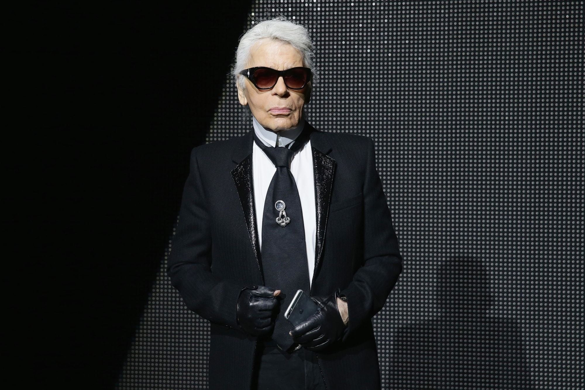 Hành trình trở thành huyền thoại trong ngành thời trang của Karl Lagerfeld