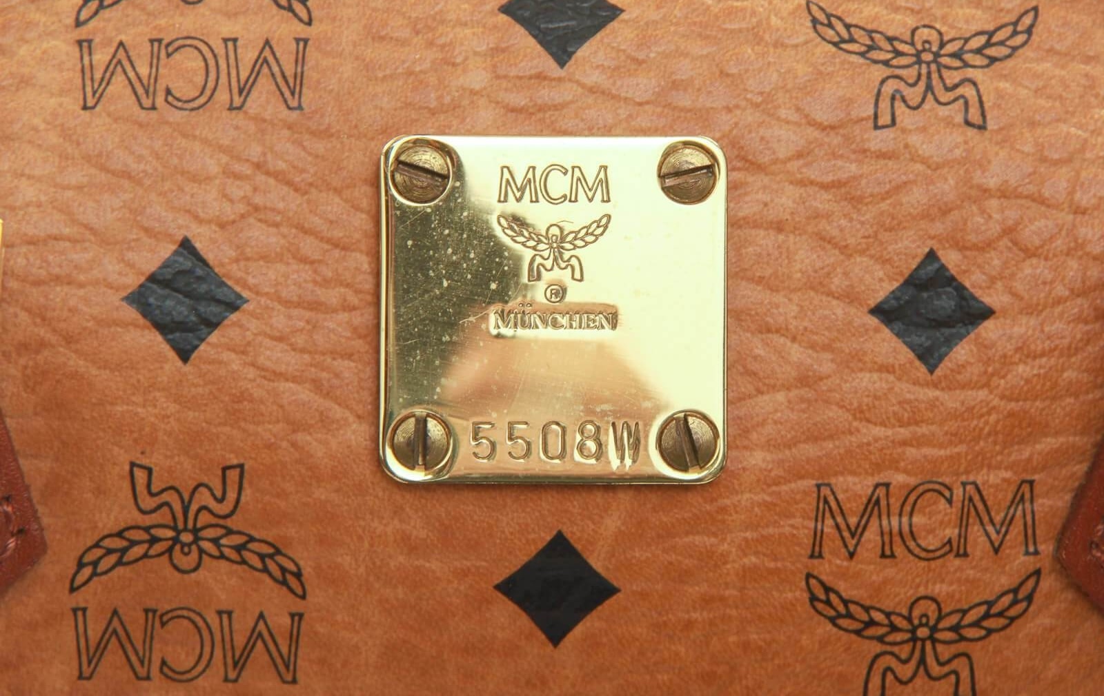 MCM: Từ khởi đầu khiêm tốn đến đế chế xa xỉ đình đám thế giới