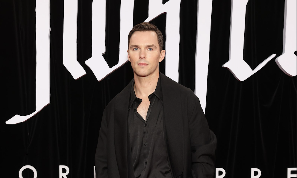 Nicholas Hoult lịch lãm trong thiết kế Dior tại 