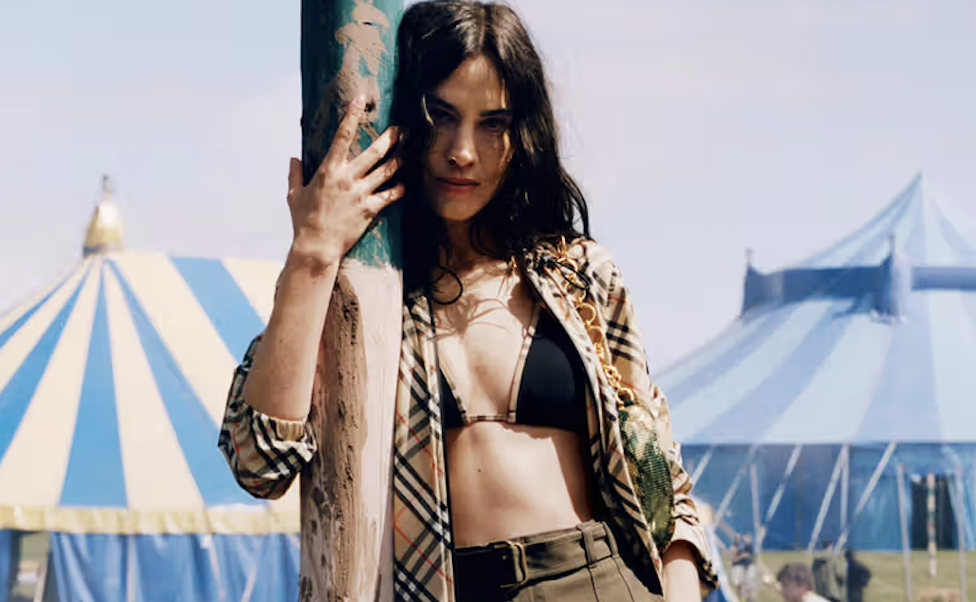 Burberry ra mắt chiến dịch lễ hội Xuân Hè 2025 đầy sôi động