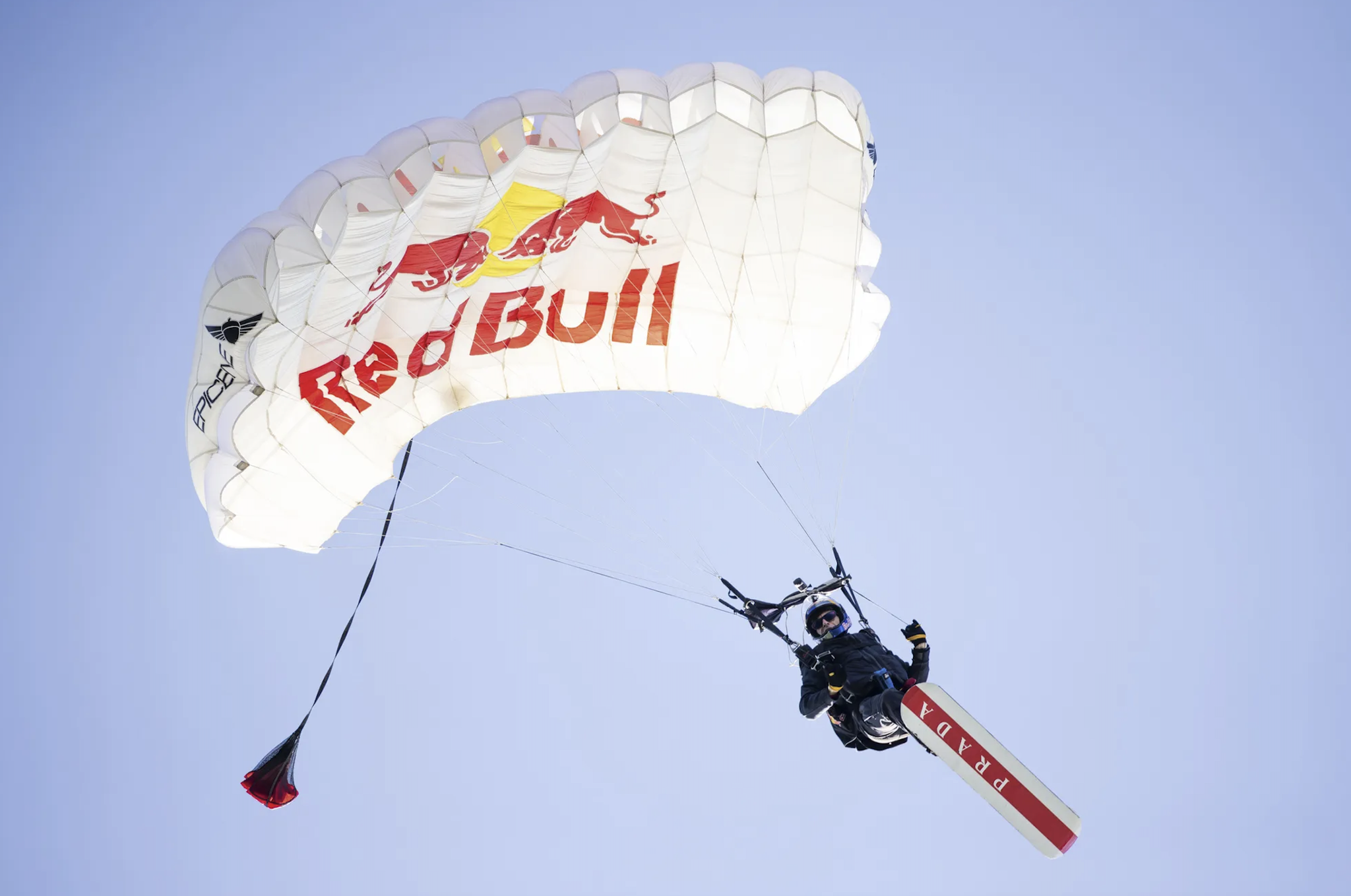 Red Bull và Prada Linea Rossa cùng Sean MacCormac làm nên lịch sử
