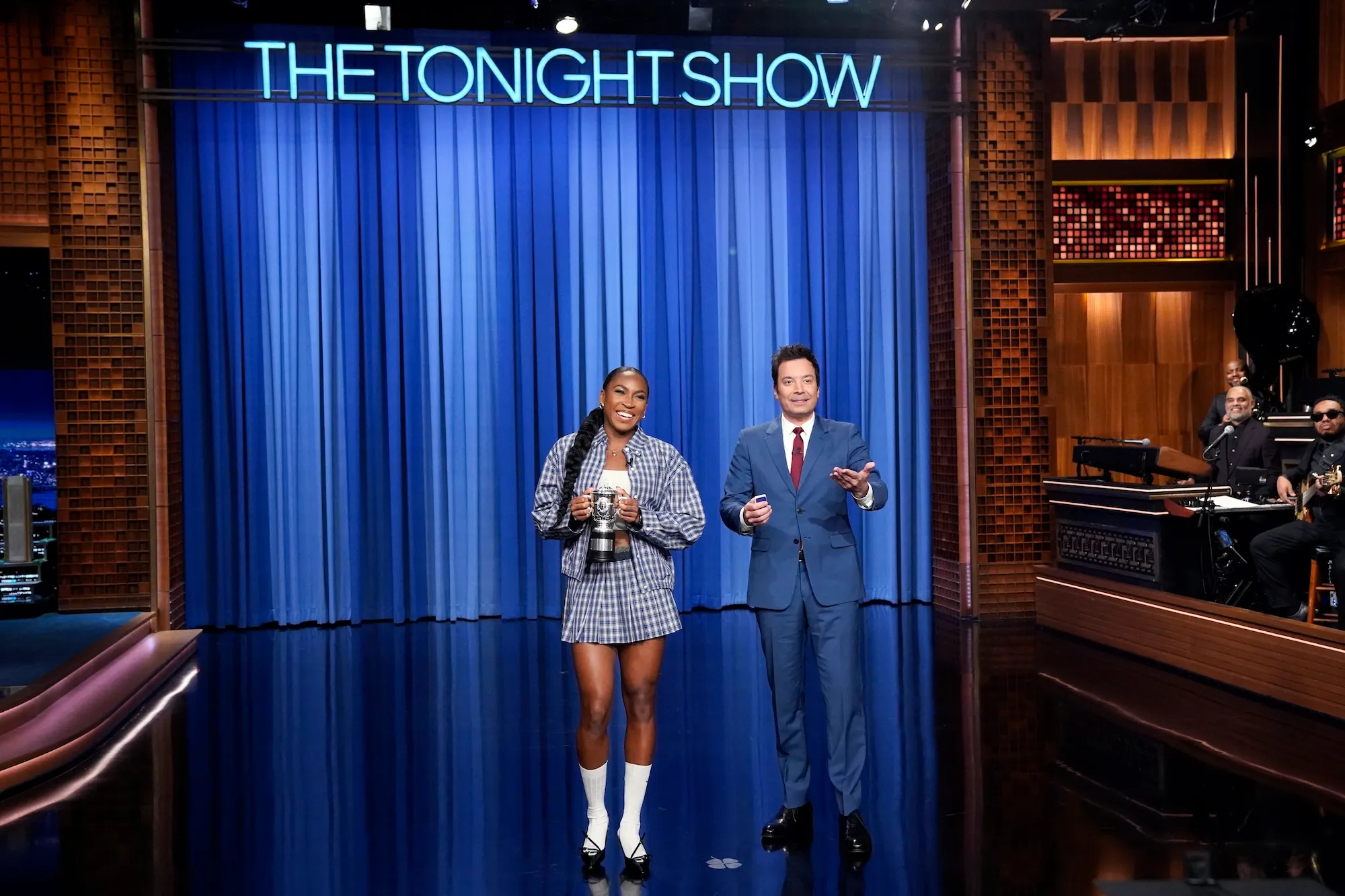 Coco Gauff toả sáng với phong cách Miu Miu tại Tonight Show