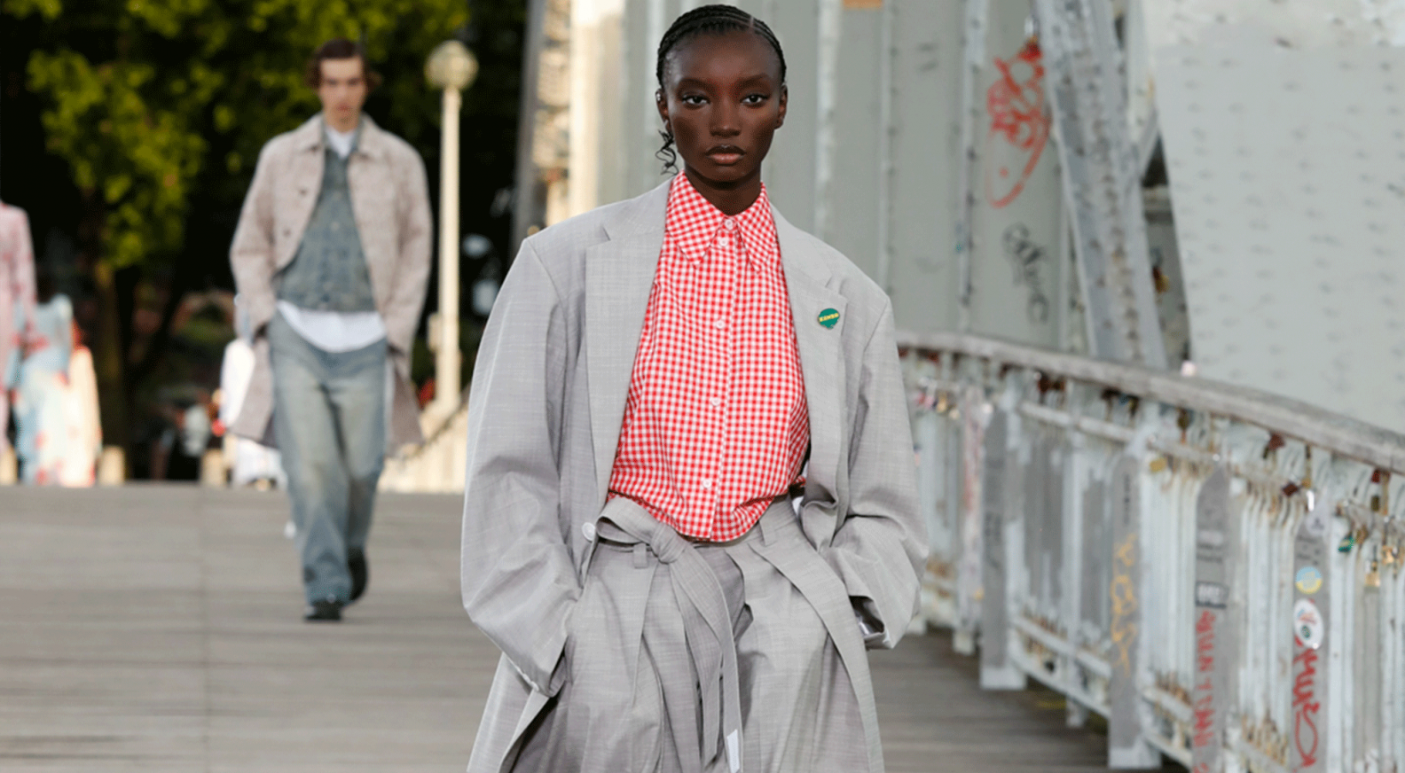 KENZO Xuân Hè 2024: Chất Nhật giữa cảnh sắc Paris hoa lệ