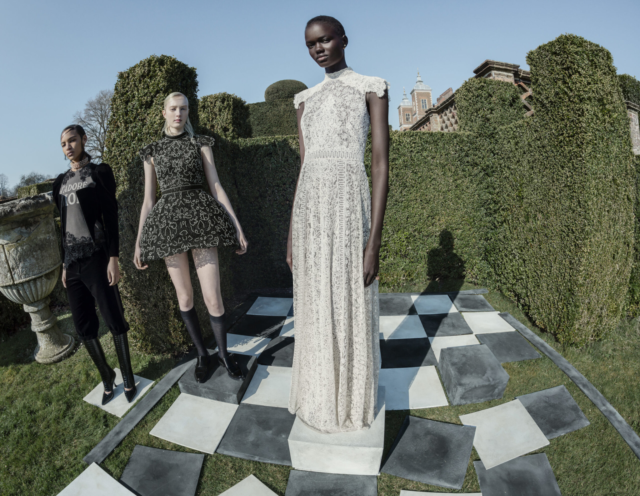 Maria Grazia Chiuri tái hiện di sản Dior với chiến dịch Thu/Đông 2025