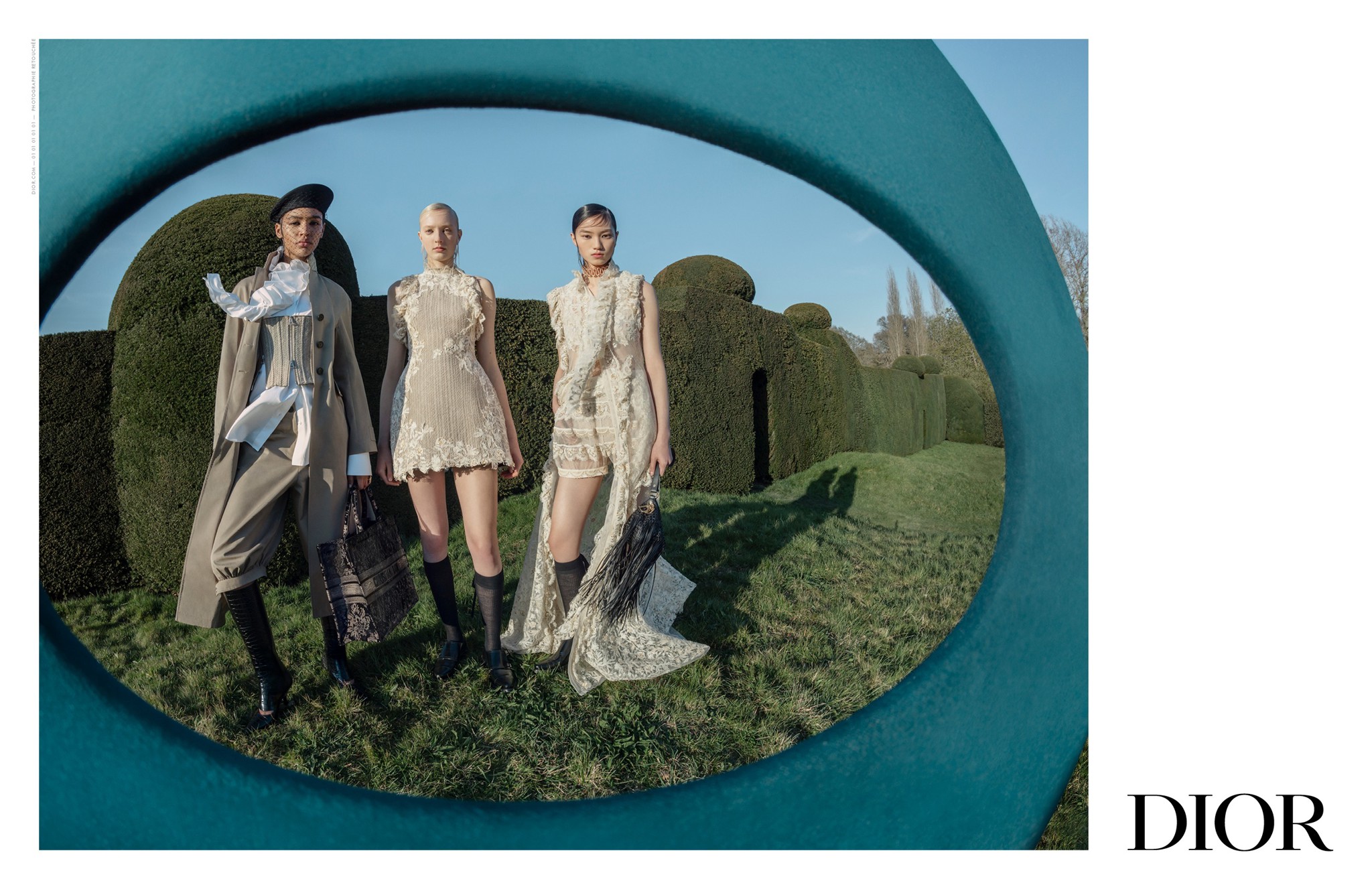 Dior Thu Đông 25/26 và vũ điệu thời gian dưới góc nhìn của Tim Walker