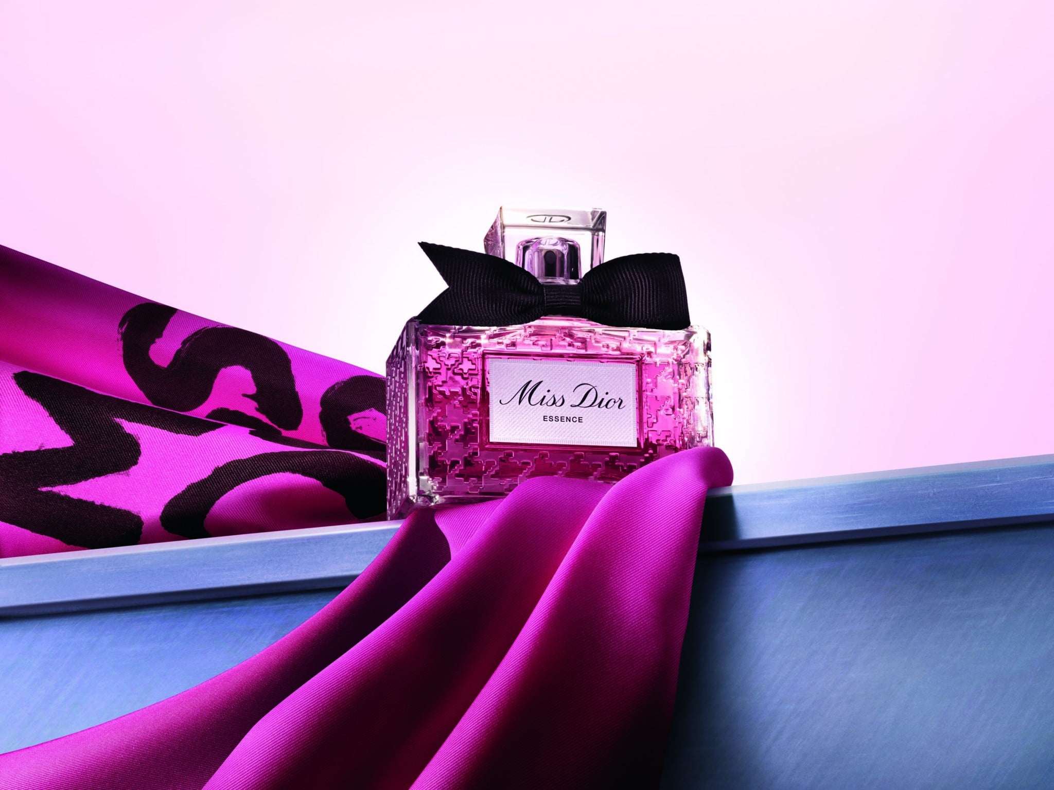 Dior ra mắt Miss Dior Essence: Mùi hương của sự nữ tính và bản lĩnh