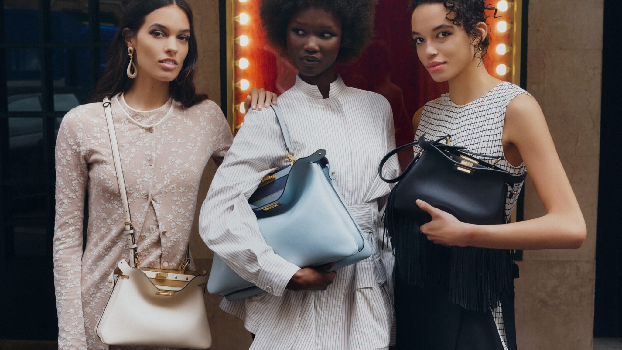 Soi đồ hiệu: 6 bước để xác định túi Fendi Peekaboo chính hãng