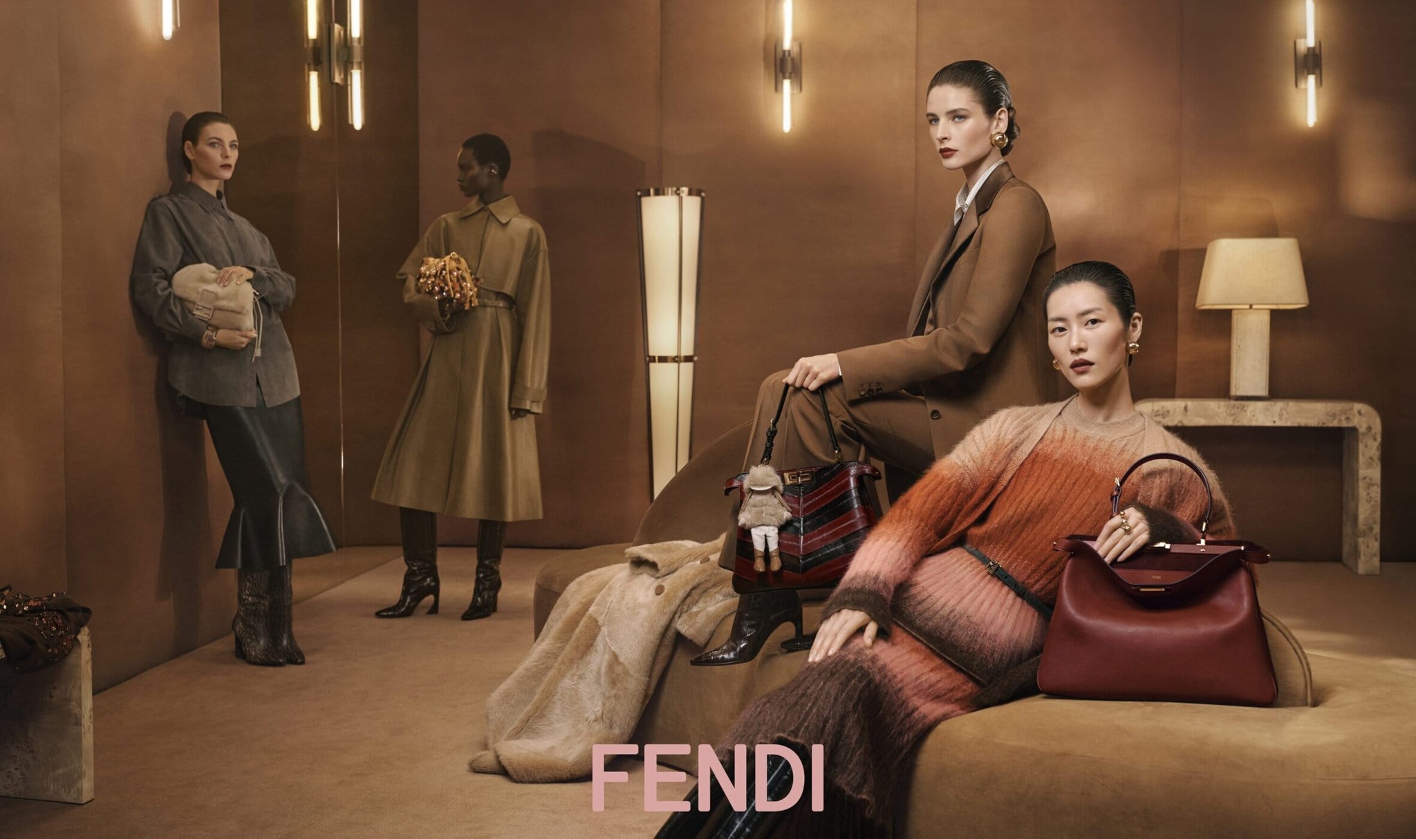 Fendi Thu-Đông 2025: Tái hiện di sản với phong cách đương đại