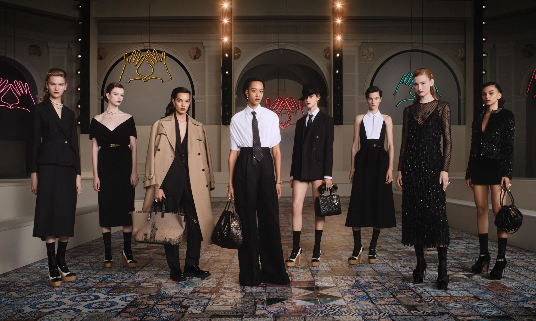 Dior Fall 2024: Phảng Phất Hơi Thở Của New York Rực Rỡ
