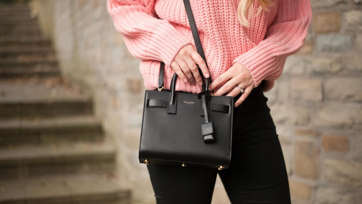 Soi đồ hiệu: 6 bước quan trọng để xác định túi Saint Laurent Sac De Jour chính hãng