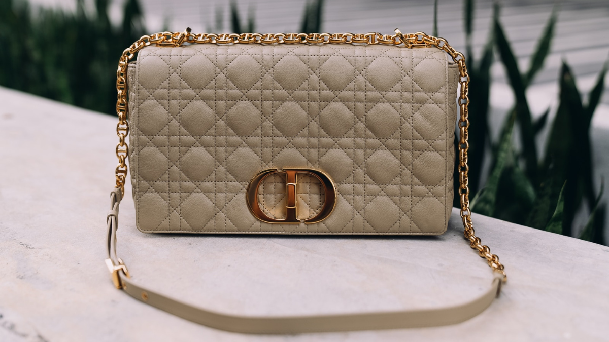 Soi đồ hiệu: 6 mẹo nhỏ để xác định Dior Caro Bag chính hãng