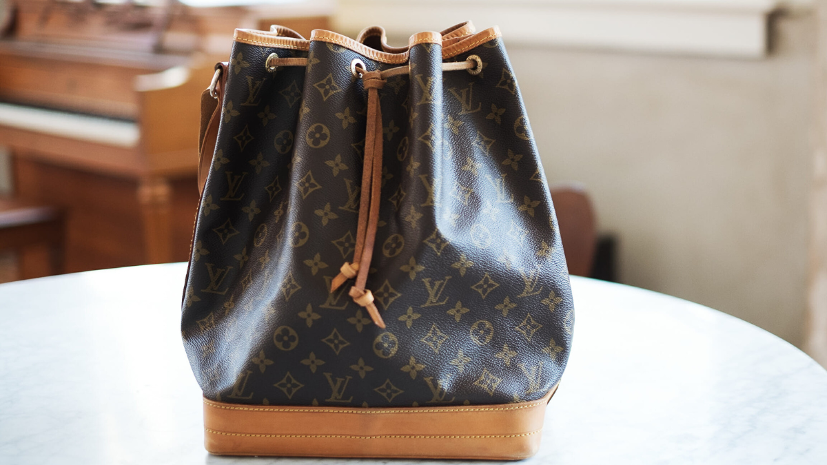 Soi đồ hiệu: Những mẹo nhỏ để xác định Louis Vuitton Noe Bag chính hãng