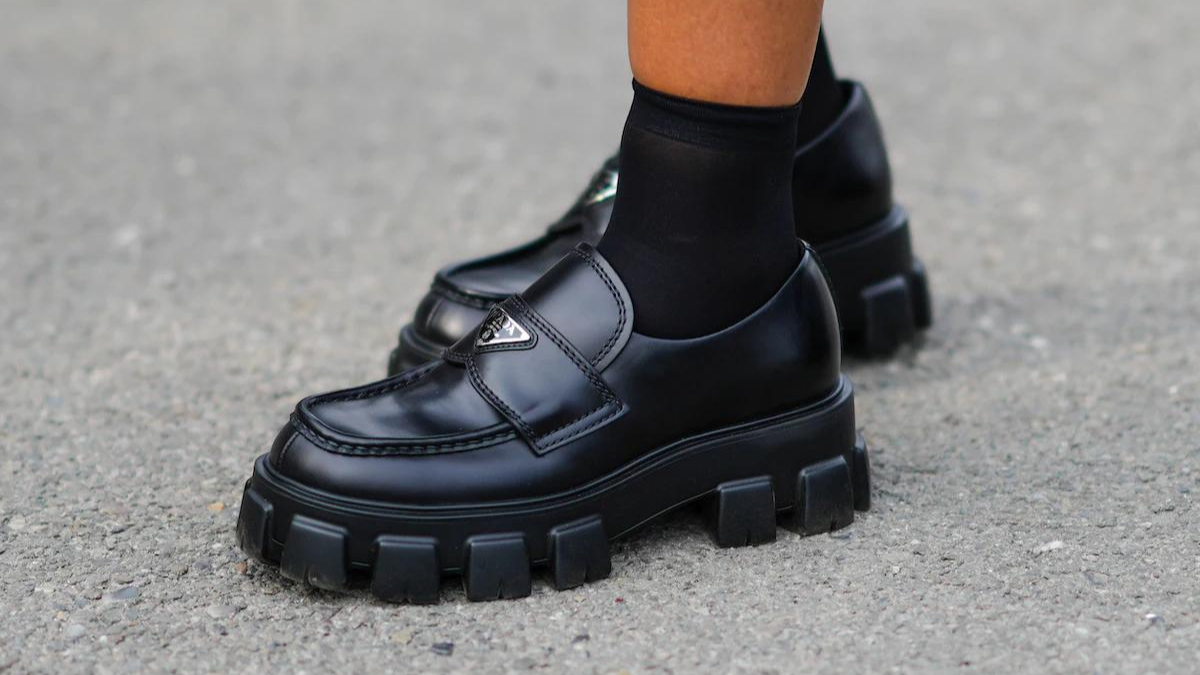 Soi đồ hiệu: 9 mẹo nhỏ để phân biệt Prada Monolith Loafers real và fake